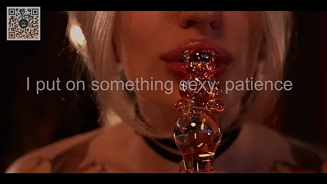 Snapshot of LinaKinky chatting on 11.28.25 LinaKinky online show from 11.28.25