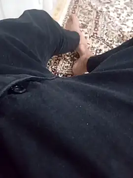 Kurtsikicixh online show from 10.25.25