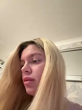 Snapshot of IrishTeenBarbie69 chatting on 03.19.25 IrishTeenBarbie69 online show from 03.19.25