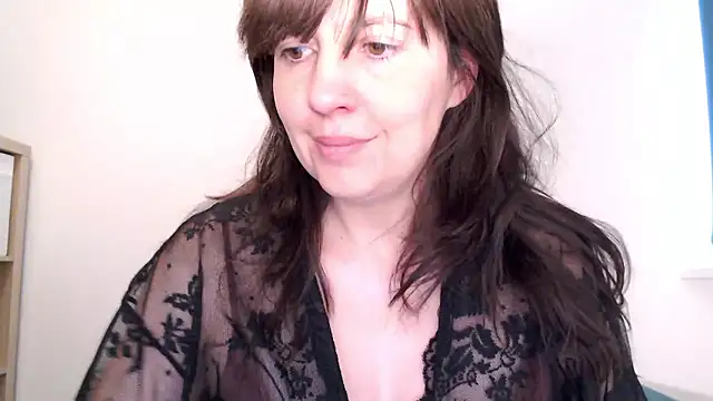 Snapshot of Ella_Next_Door chatting on 01.19.26 Ella Next Door online show from 01.19.26