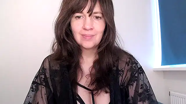 Snapshot of Ella_Next_Door chatting on 02.11.26 Ella Next Door online show from 02.11.26