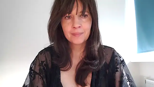 Snapshot of Ella_Next_Door chatting on 02.15.26 Ella Next Door online show from 02.15.26