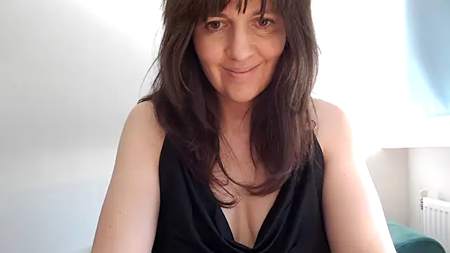 Snapshot of Ella_Next_Door chatting on 02.27.26 Ella Next Door online show from 02.27.26