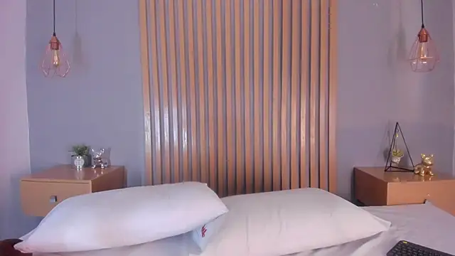 Snapshot of aisha_h_ chatting on 10.30.25 aisha h online show from 10.30.25