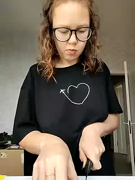 Snapshot of _AnMiss_ chatting on 10.16.25 AnMiss online show from 10.16.25