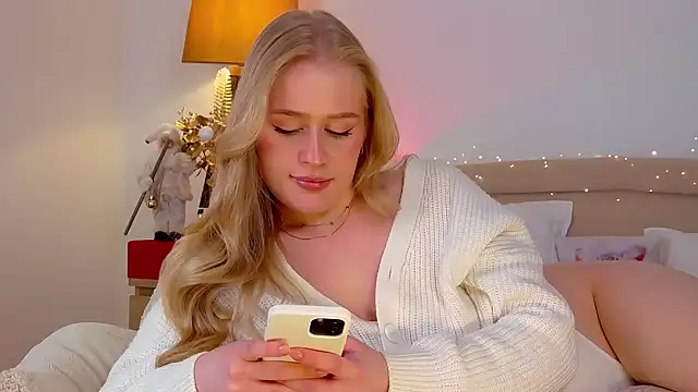 JuliaJaee online show from 12.30.24
