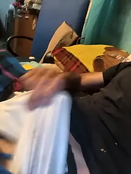 Snapshot of Tiulu157021 chatting on 12.17.25 Tiulu157021 online show from 12.17.25