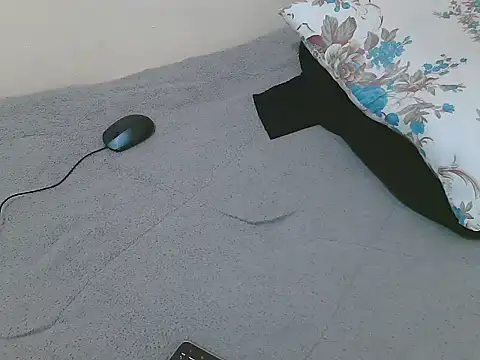 Snapshot of lella-0 chatting on 02.10.25 lella-0 online show from 02.10.25