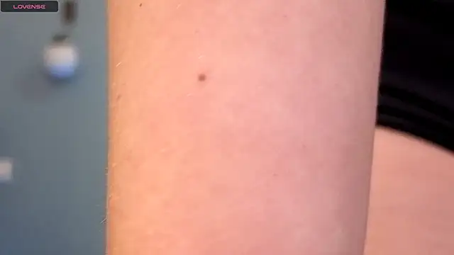 AnnaMaee online show from 02.10.25