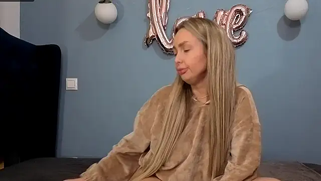 AnnaMaee online show from 02.26.25