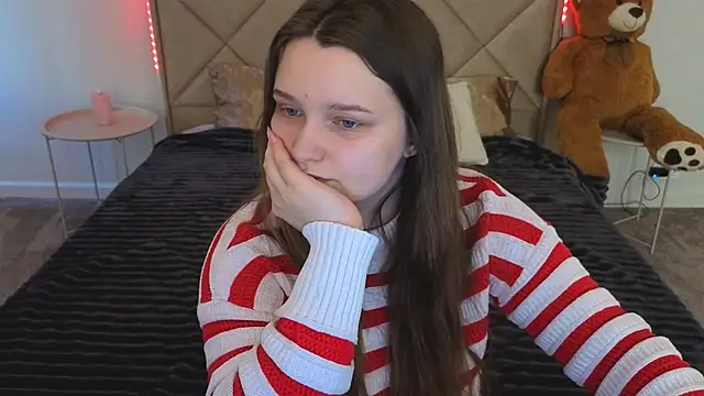 MagicPeachh  online show from 04.13.26