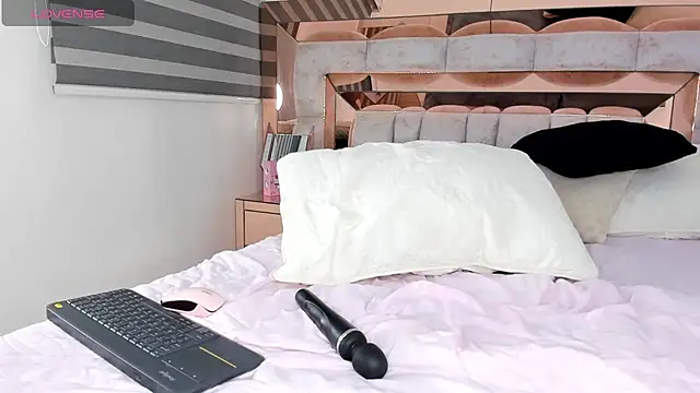 CamiiLovers online show from 02.04.25