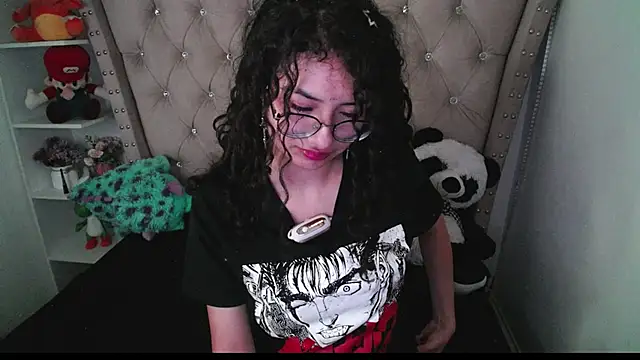 Snapshot of CherieCurl chatting on 09.26.25 CherieCurl online show from 09.26.25