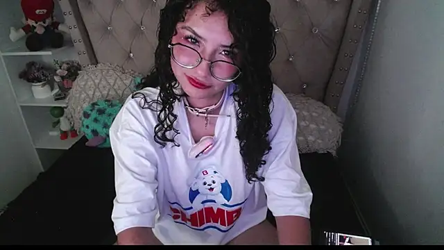 Snapshot of CherieCurl chatting on 09.30.25 CherieCurl online show from 09.30.25