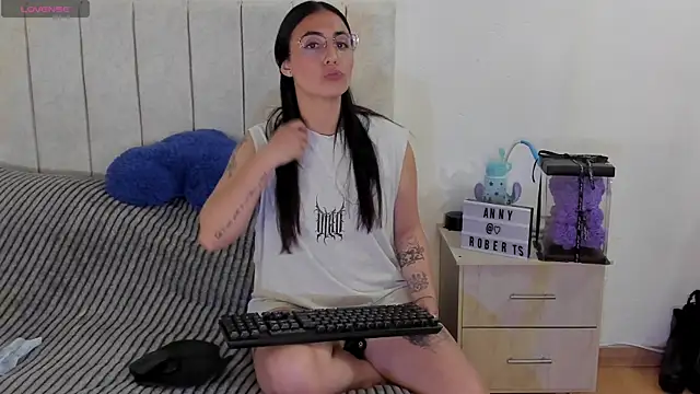 Snapshot of anny_roberts chatting on 05.19.26 anny roberts online show from 05.19.26