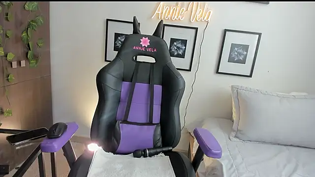 Annie Velas  online show from 03.19.26