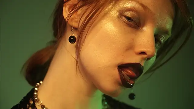 ginger hugs online show from 02.26.25