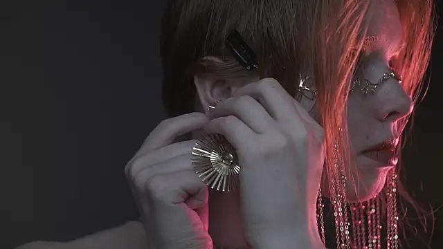 ginger hugs online show from 12.22.25