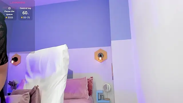 Chloe fischer  online show from 03.31.26