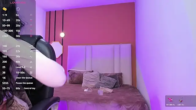 Chloe fischer  online show from 04.16.26