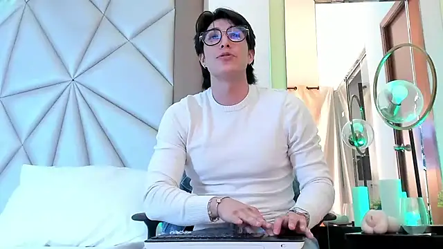 Karimferrer online show from 12.17.24