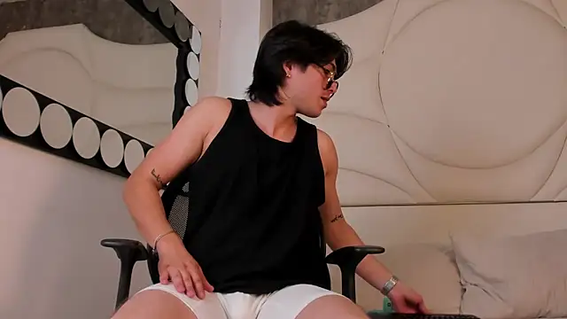 Karimferrer online show from 10.03.25