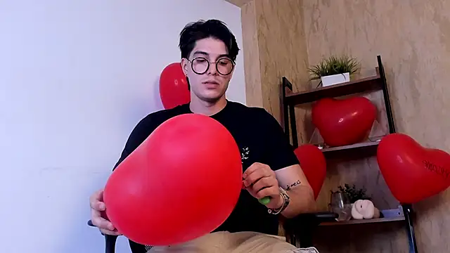 Karimferrer online show from 02.15.26