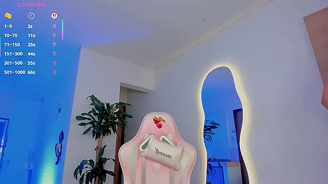 Snapshot of Pretty_Mariangel chatting on 11.01.25 Pretty Mariangel online show from 11.01.25