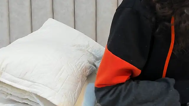 FreyaMoller online show from 02.06.25