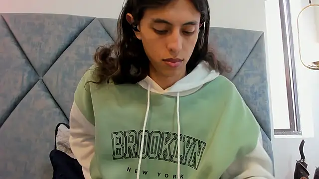 FreyaMoller online show from 10.03.25