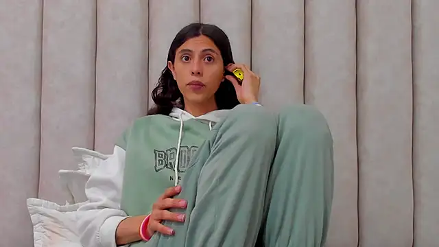 FreyaMoller online show from 10.23.25