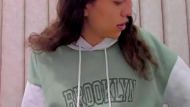 FreyaMoller online show from 11.07.25