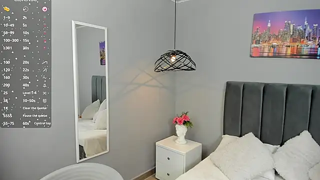 sophie alice  online show from 02.24.25