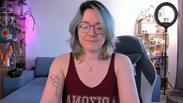 alisahug online show from 10.13.25