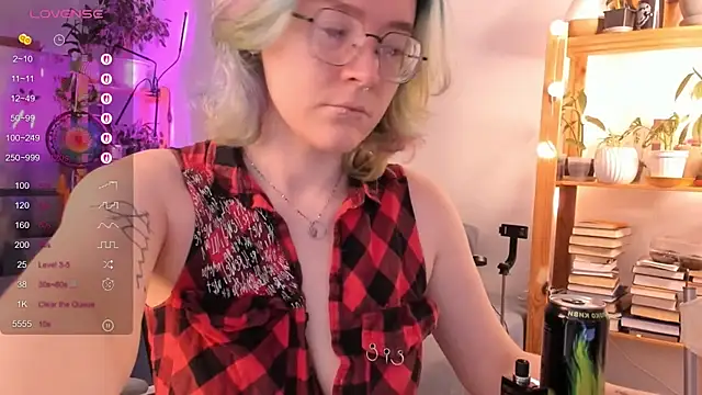 alisahug online show from 10.17.25