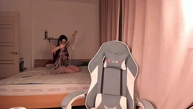 alisahug online show from 11.30.25