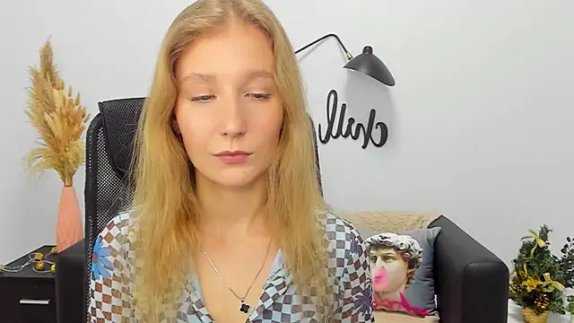 LolaWilsons online show from 01.07.25