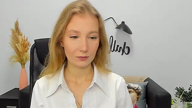 LolaWilsons online show from 01.10.25