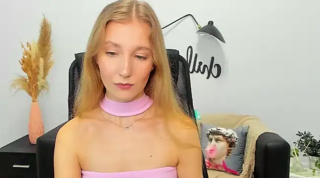 LolaWilsons online show from 01.18.25