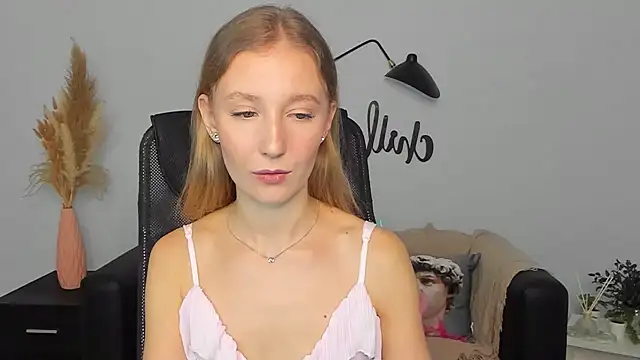 LolaWilsons online show from 02.04.25