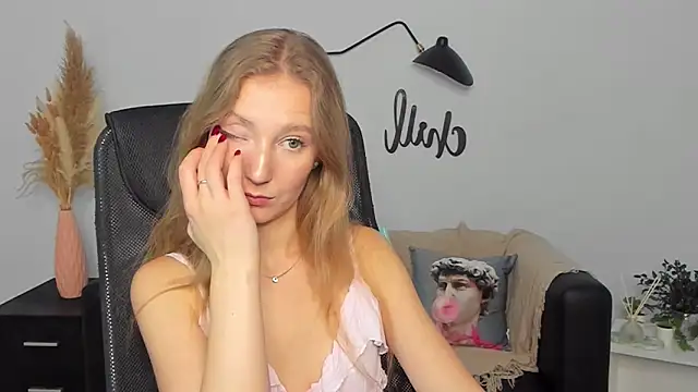 LolaWilsons online show from 02.04.25