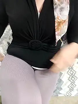 Snapshot of _Sahra_ chatting on 11.27.25 Sahra online show from 11.27.25