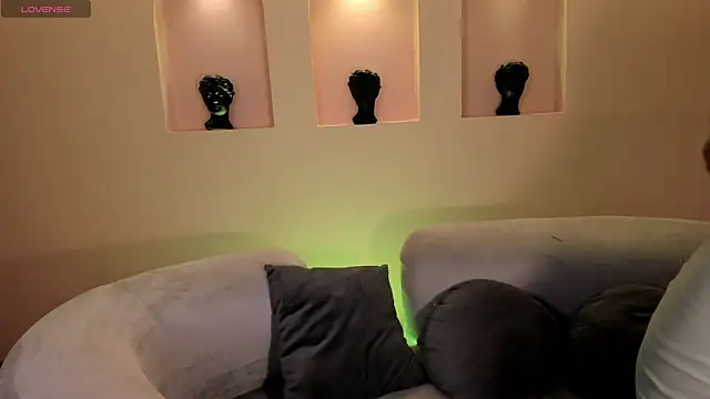 SamanthaConnor  online show from 02.17.25