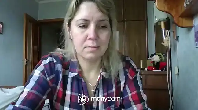 Snapshot of IrinaB1 chatting on 02.01.25 IrinaB1 online show from 02.01.25