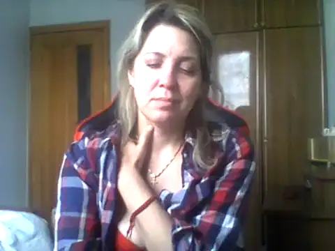 Snapshot of IrinaB1 chatting on 02.04.25 IrinaB1 online show from 02.04.25