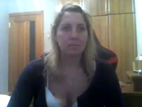 Snapshot of IrinaB1 chatting on 02.09.25 IrinaB1 online show from 02.09.25