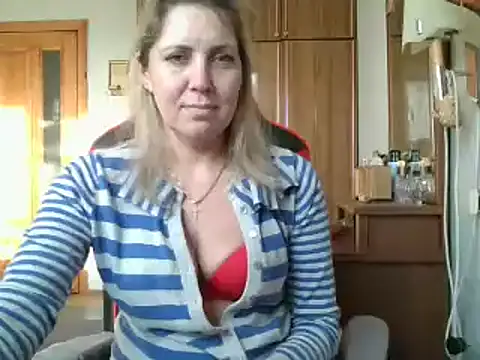 Snapshot of IrinaB1 chatting on 02.11.25 IrinaB1 online show from 02.11.25