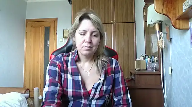 Snapshot of IrinaB1 chatting on 02.12.25 IrinaB1 online show from 02.12.25