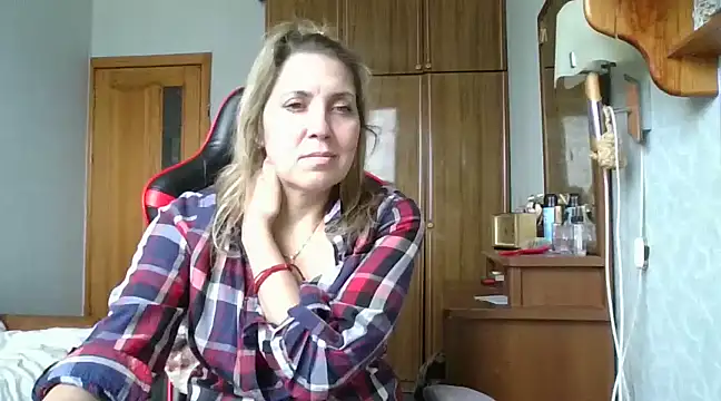 Snapshot of IrinaB1 chatting on 02.15.25 IrinaB1 online show from 02.15.25