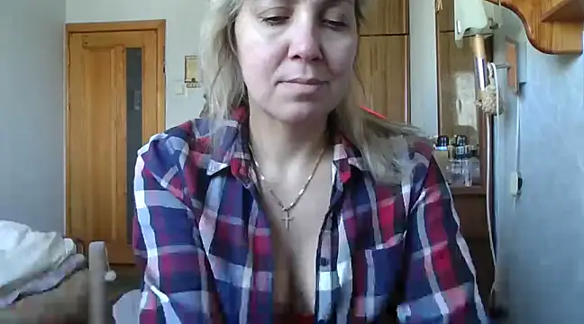 Snapshot of IrinaB1 chatting on 02.17.25 IrinaB1 online show from 02.17.25